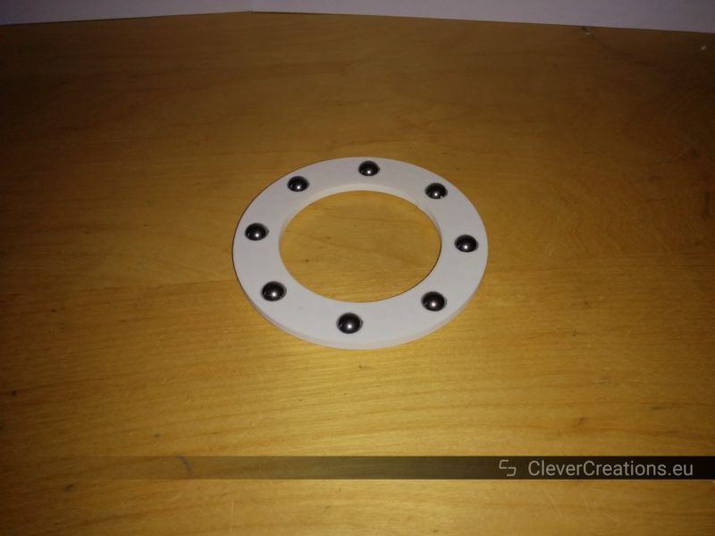 A 3D printed thrust bearing consisting out of a 3D printed bearing cage and metal ball bearings.