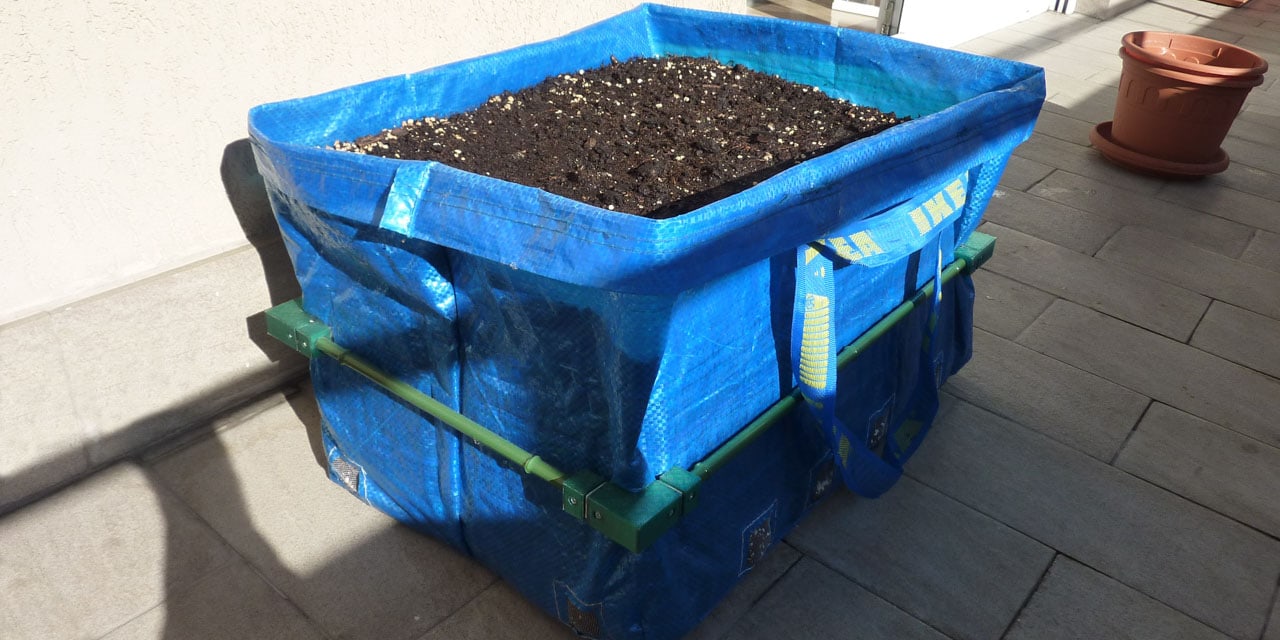 How to build DIY grow bags out of IKEA bags.