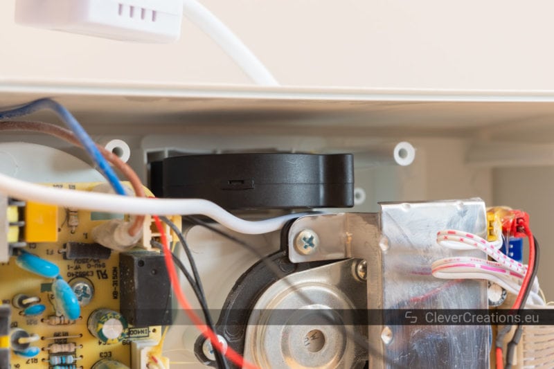 A variety of electronic components in a Levoit LV550HH humidifier.