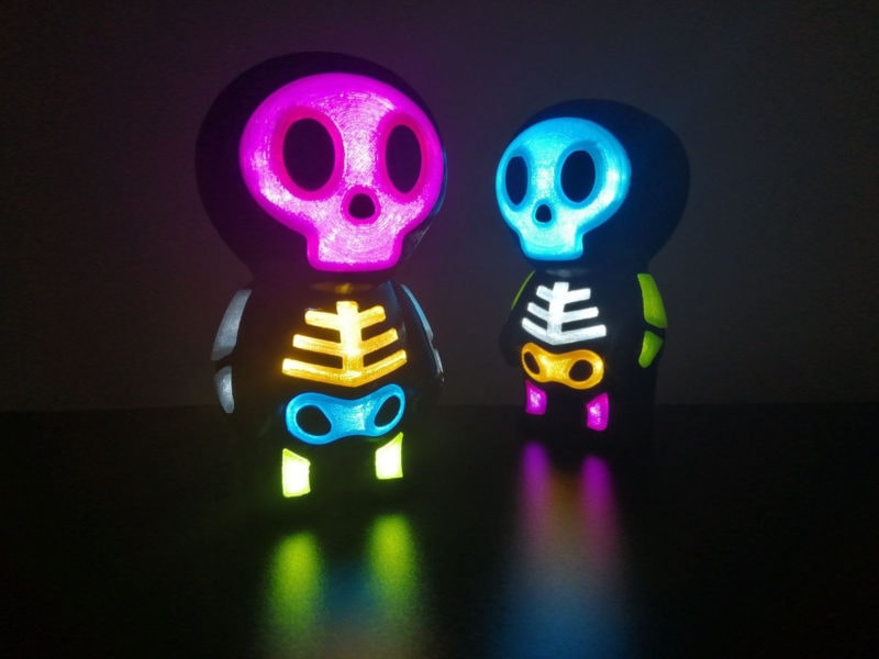 Spooky colorful 3D printed skeleton lamps for Halloween