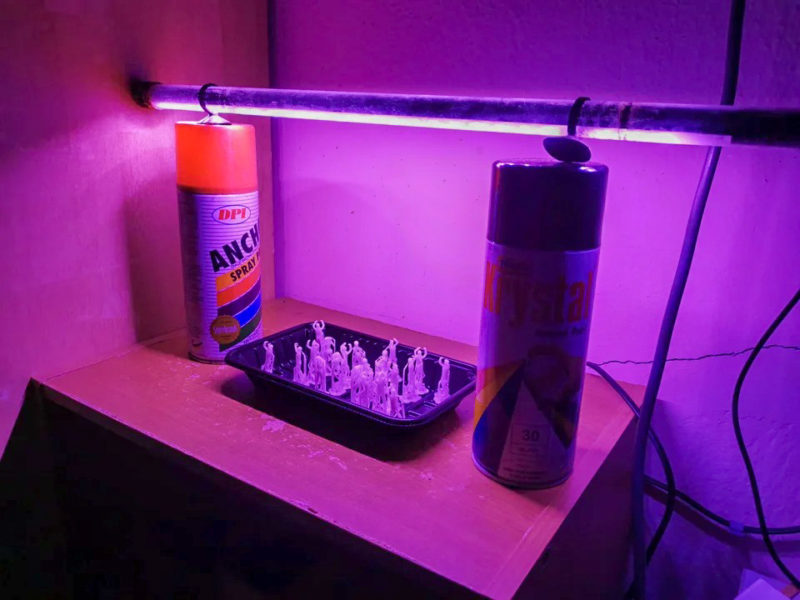 An aquarium UV light used to dry resin 3D printed miniatures