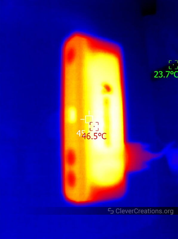 A thermal image of the Revopoint MINI 3D scanner during operation