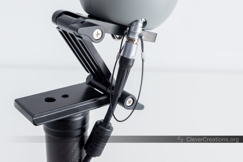 Close-up of a cable interfering with the locking tabs on a Z-shape tripod head