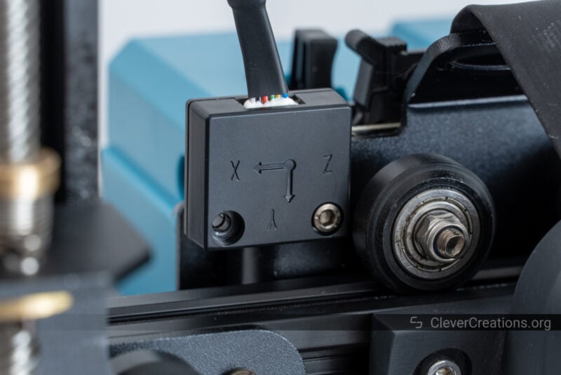 An accelerometer mounted on a X-axis carriage