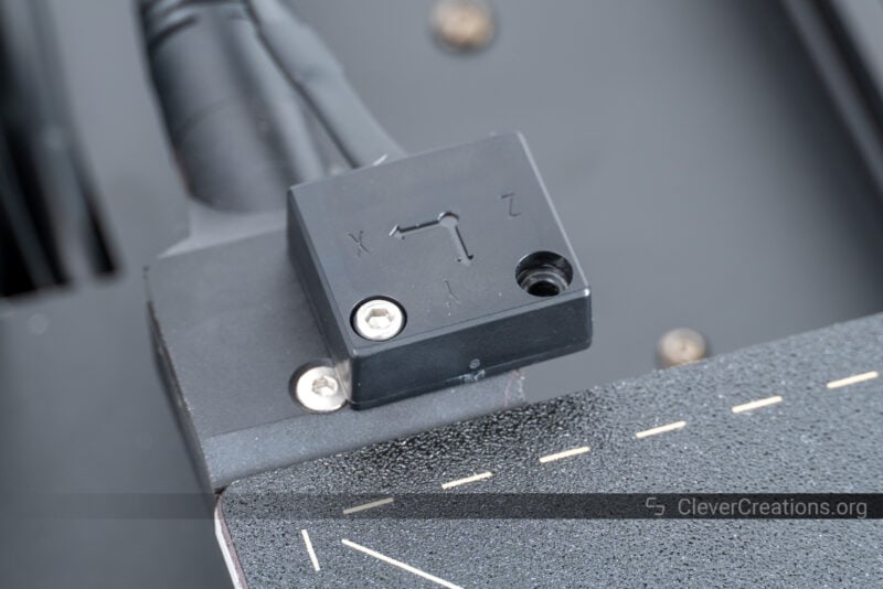 An accelerometer mounted on a Y-axis print bed