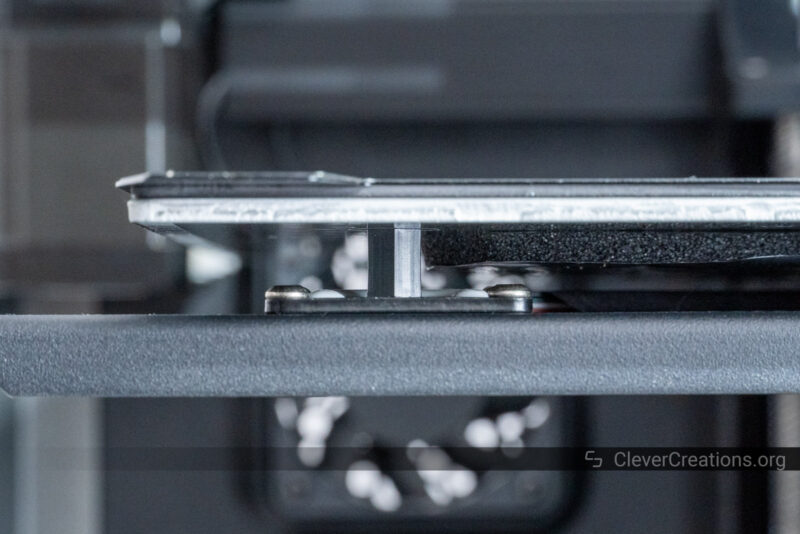 A hardmounted 3D printer bed without an option for manual bed leveling