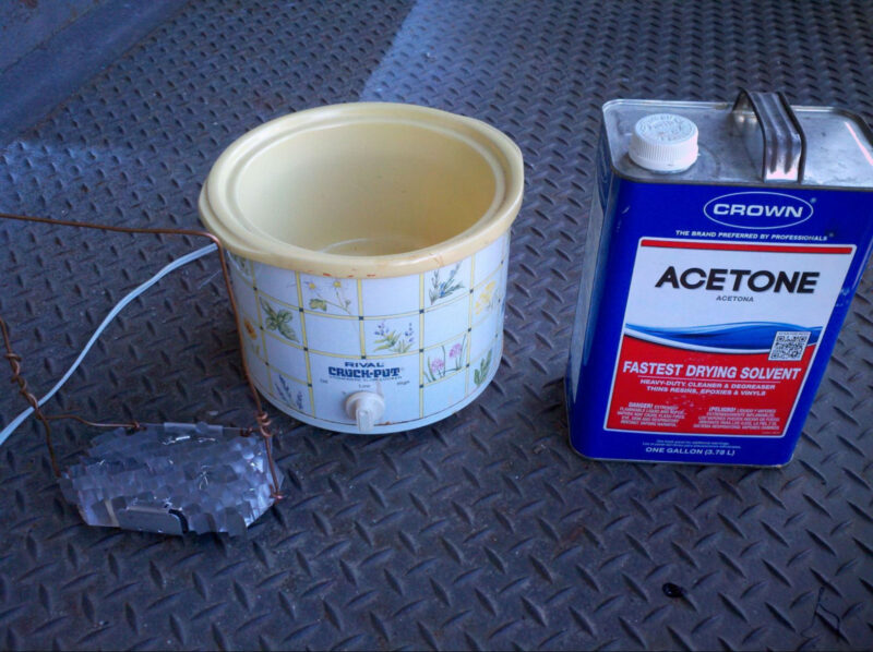 A DIY improvised setup for ABS smoothing using a Crock-Pot.