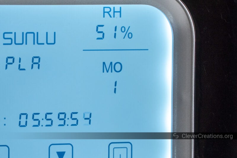 A close-up of an LCD screen indicating 'MO 1'.