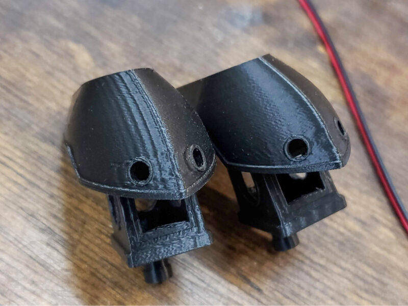 Two Benchy 3D prints that show the effect of Klipper's Input Shaping feature.