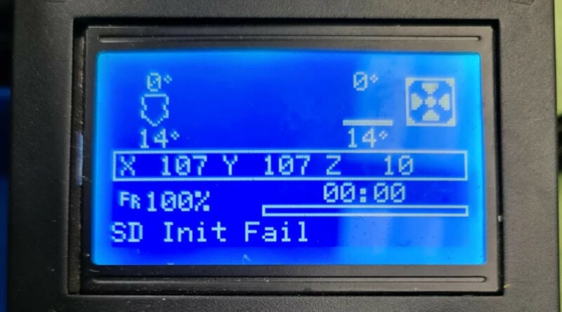 An Ender 3 LCD screen with 'SD Init Fail' message.
