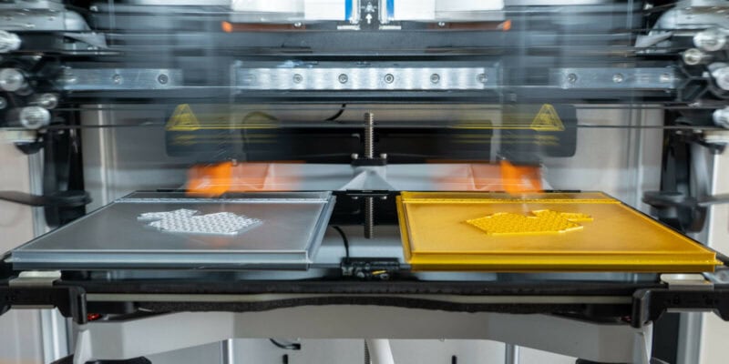 A dual extruder 3D printer that prints two objects at once with an IDEX system.